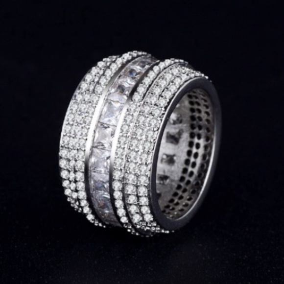 NEW 925 STERLING SILVER BAND DIAMOND RING, CUTE RING, SHINY RING. - Picture 4 of 5